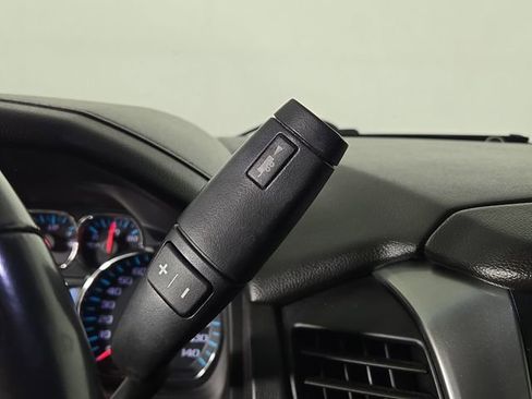 Used 2018 Chevrolet Suburban LT image 21