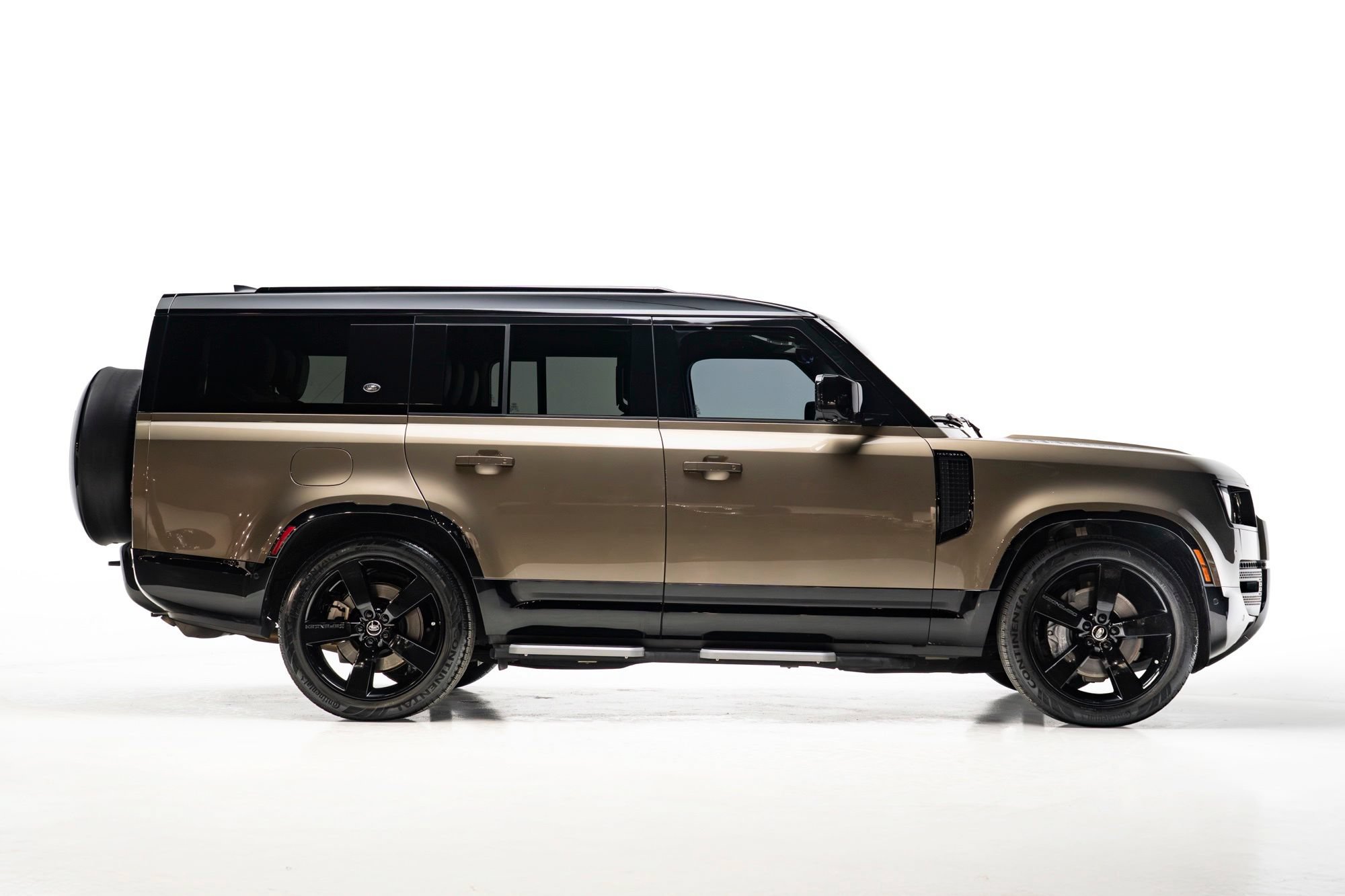 Used 2023 Land Rover Defender 130 X-Dynamic SE AWD/4WD image 7