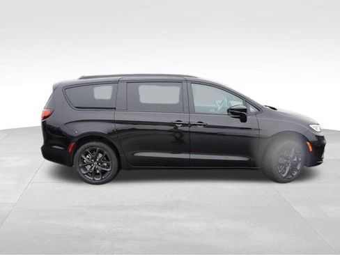 New 2026 Chrysler Pacifica Limited w/ S Appearance Package AWD/4WD image 2