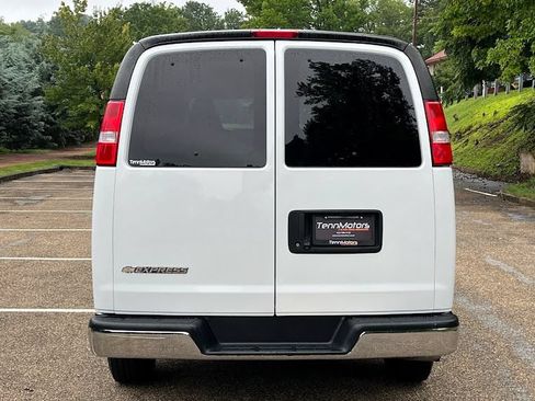 Used 2018 Chevrolet Express 2500 LT w/ LT Preferred Equipment Group RWD image 23