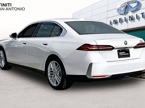 Used 2025 BMW 530i w/ Premium Package RWD image 16