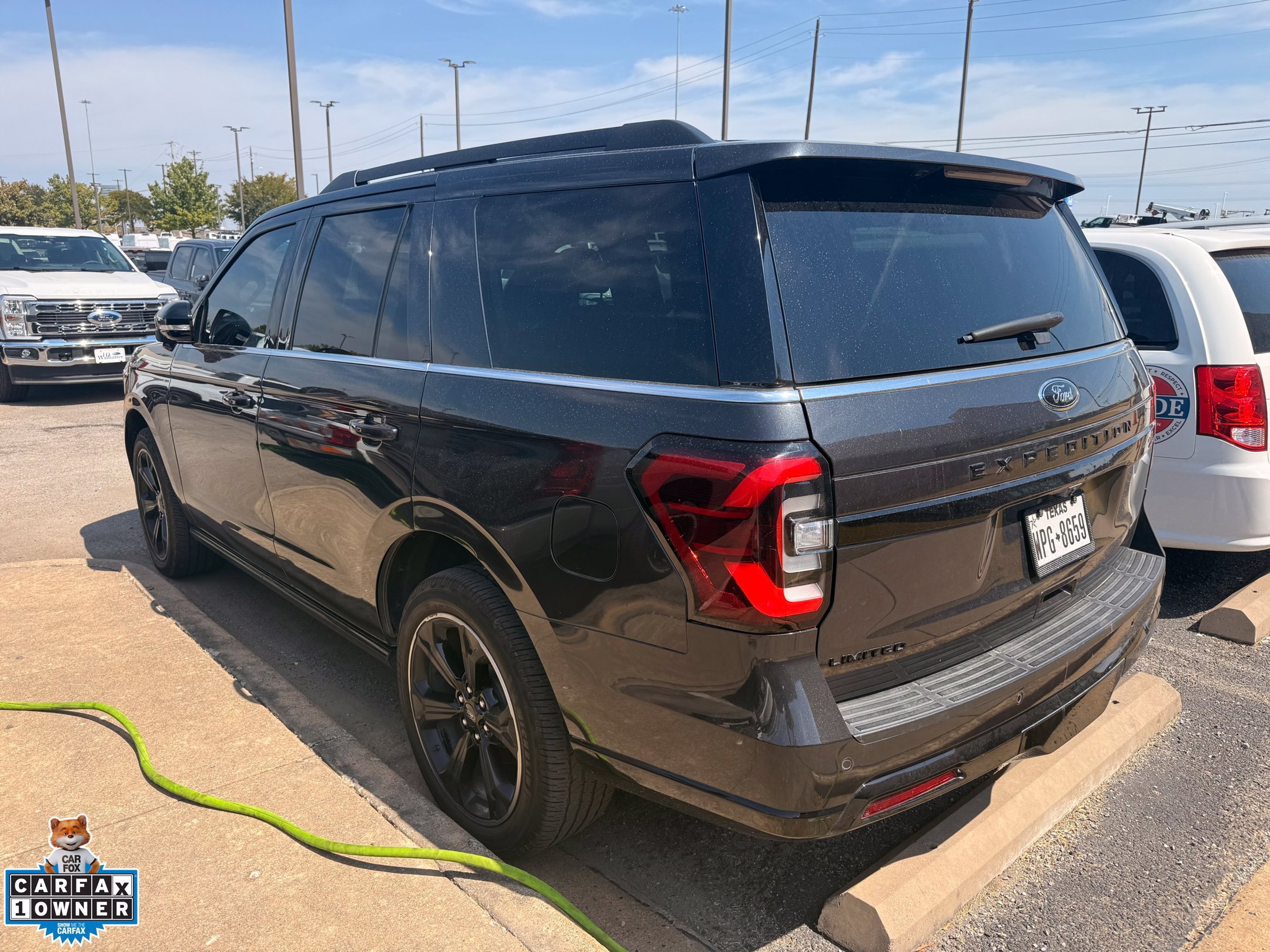 Used 2022 Ford Expedition Limited AWD/4WD image 3