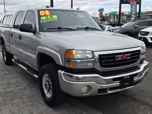 Used 2004 GMC Sierra 2500 SLT w/ Skid Plate Package image 3