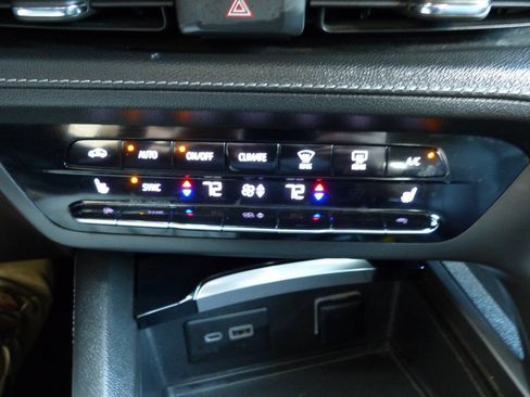 Used 2021 Buick Envision Essence AWD/4WD image 50