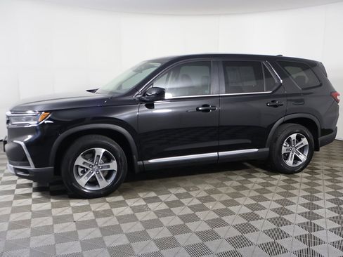 Used 2025 Honda Pilot EX-L image 17