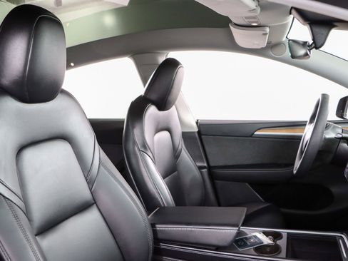 Used 2024 Tesla Model Y Long Range image 24