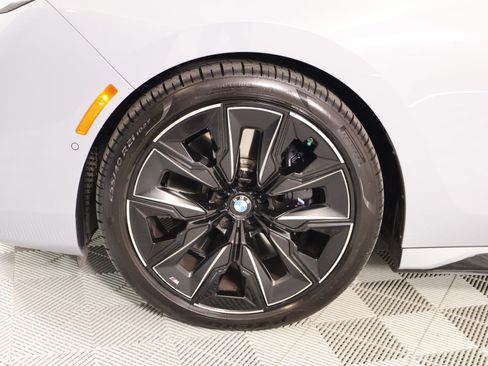 Used 2025 BMW 760i xDrive w/ Executive Package AWD/4WD image 20