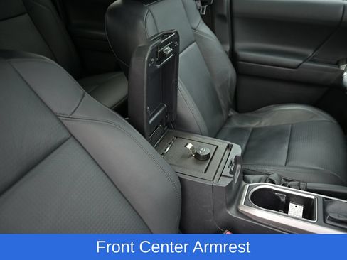 Used 2022 Toyota Tacoma Limited AWD/4WD image 41