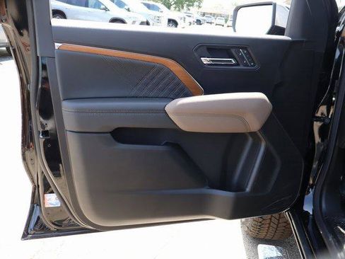 New 2025 GMC Canyon Denali image 24