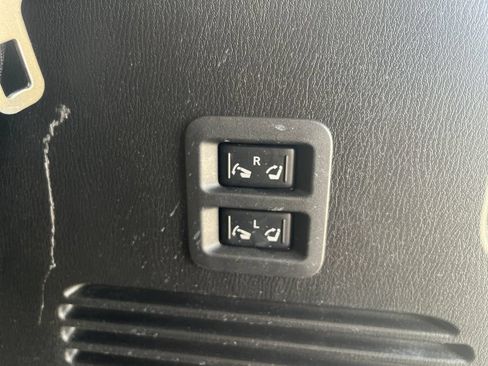 Used 2022 Nissan Armada Platinum w/ Captain's Chairs Package RWD image 32
