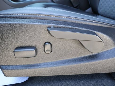 Used 2019 Chevrolet Colorado Z71 AWD/4WD image 13
