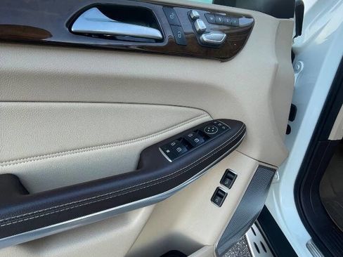 Used 2017 Mercedes-Benz GLS 550 4MATIC image 13