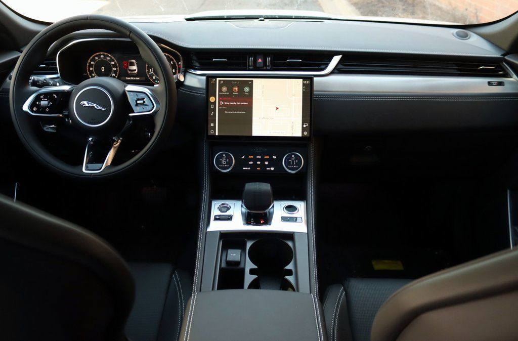 Used 2026 Jaguar F-PACE R-Dynamic S AWD/4WD image 9