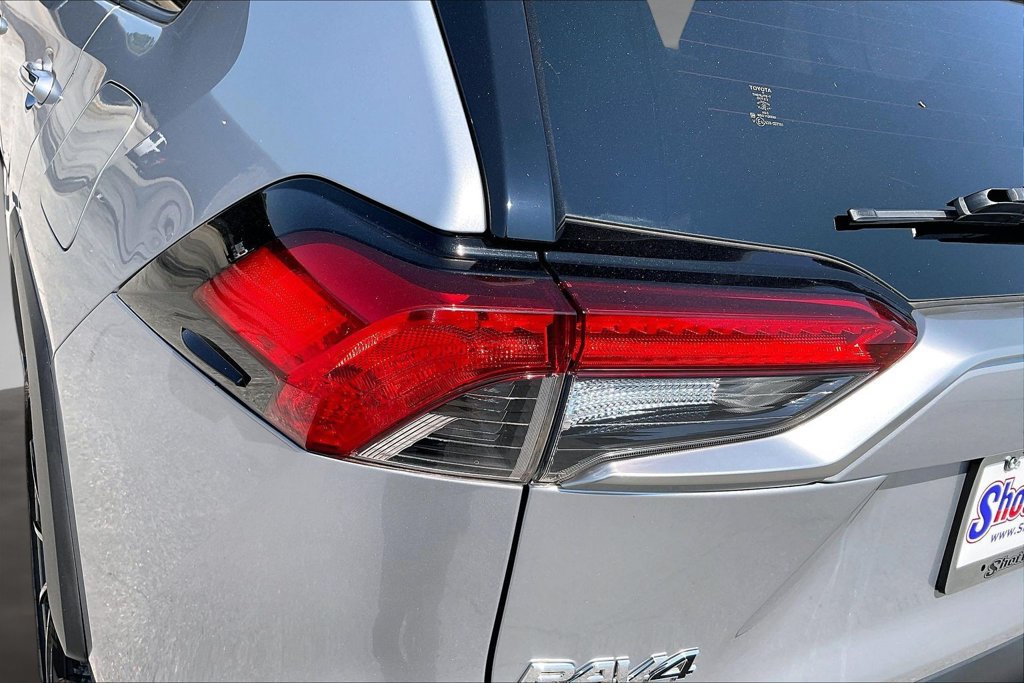 Used 2020 Toyota RAV4 Limited FWD image 23