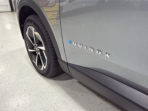 New 2026 Chevrolet Equinox EV LT image 17
