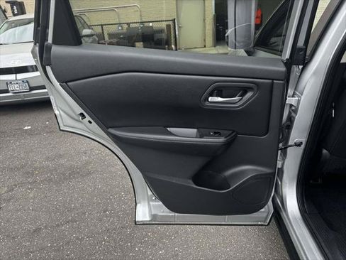 Used 2024 Nissan Rogue SV AWD/4WD image 12