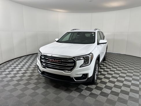 Certified 2024 GMC Terrain SLT image 2