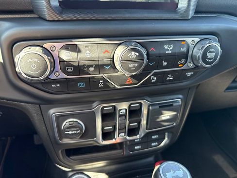 Certified 2021 Jeep Wrangler Unlimited Sahara AWD/4WD image 24