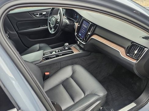 Used 2023 Volvo V60 B5 Cross Country Plus w/ Climate Package image 11