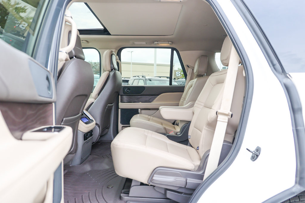 Used 2024 Lincoln Navigator Premiere AWD/4WD image 33