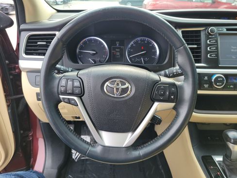 Used 2016 Toyota Highlander XLE AWD/4WD image 21