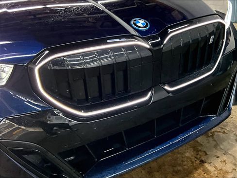 Certified 2026 BMW i5 eDrive40 w/ M Sport Package RWD image 32