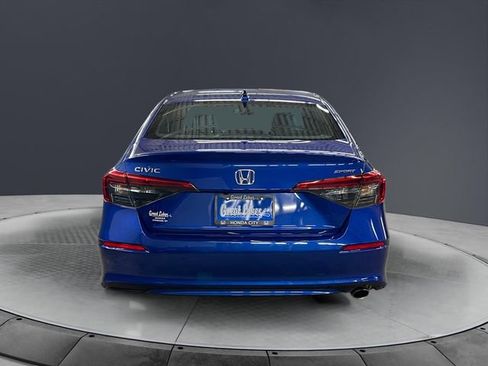 Used 2023 Honda Civic Sport image 4