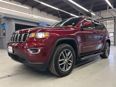 Used 2018 Jeep Grand Cherokee Laredo image 3