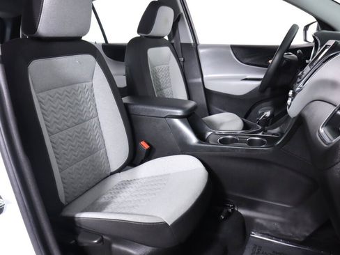 Used 2022 Chevrolet Equinox LS w/ Driver Confidence II Package AWD/4WD image 38