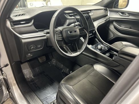 Used 2023 Jeep Grand Cherokee L Laredo AWD/4WD image 11