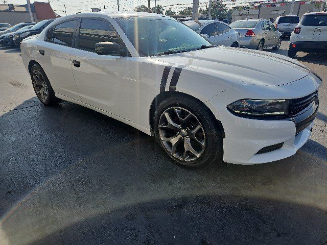 Used 2015 Dodge Charger SXT RWD image 3