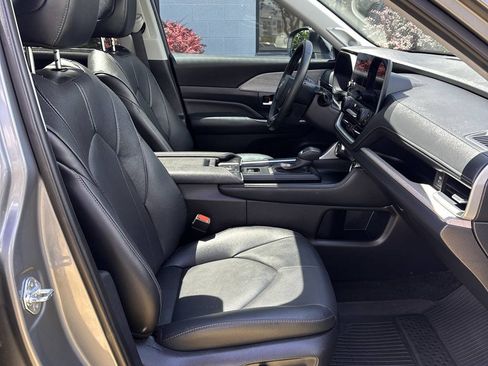 Used 2025 Toyota Grand Highlander AWD Hybrid image 22