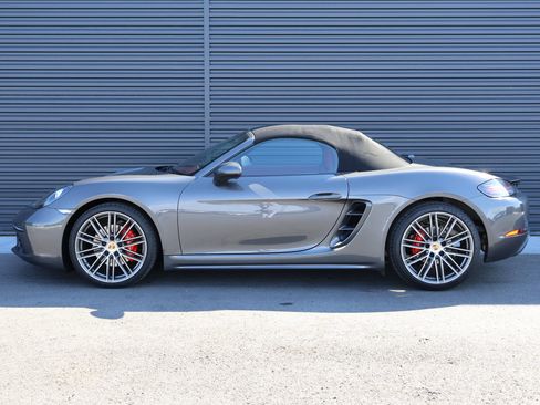 Used 2019 Porsche 718 Boxster S RWD image 2
