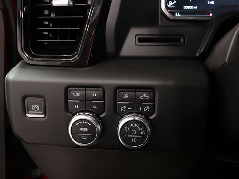 Used 2023 GMC Sierra 1500 AT4 w/ AT4 Premium Package AWD/4WD image 18