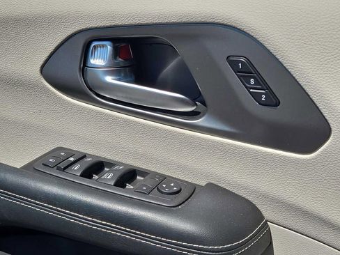 Used 2022 Chrysler Pacifica Touring-L FWD image 21