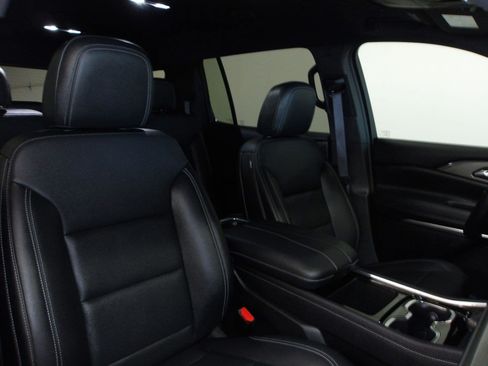 Used 2025 Chevrolet Traverse LT w/ Driver Confidence Package FWD image 17