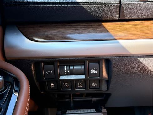 Used 2018 Subaru Outback 3.6R Touring w/ Popular Package #3 image 19