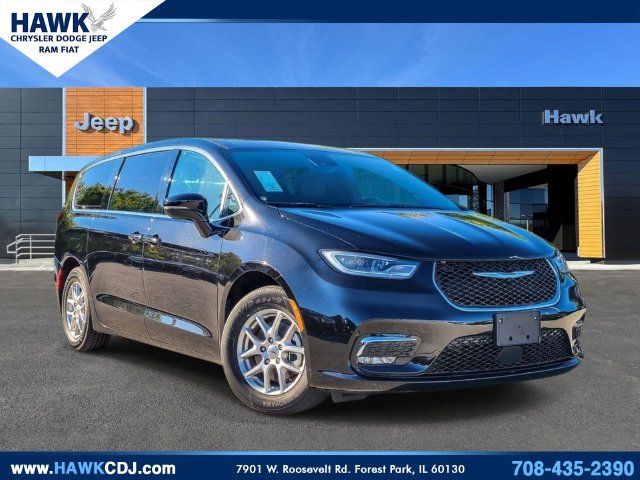 Used 2025 Chrysler Pacifica Select FWD image 1