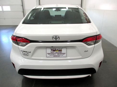 Used 2021 Toyota Corolla LE image 5