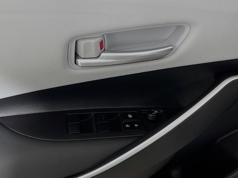 Used 2025 Toyota Corolla SE image 17