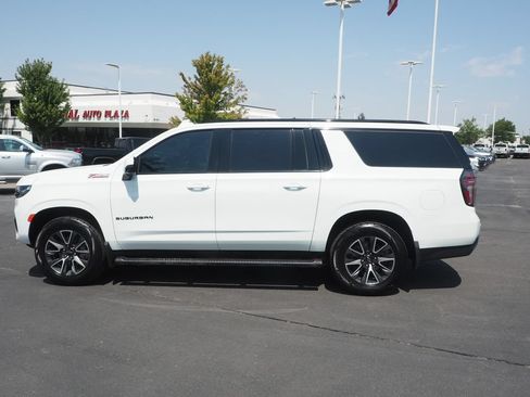 Used 2024 Chevrolet Suburban Z71 w/ Luxury Package AWD/4WD image 4