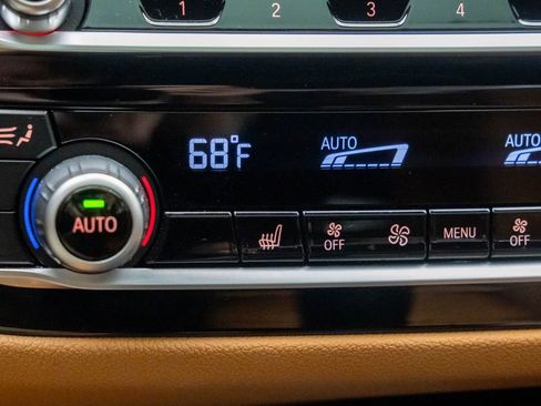 Used 2020 BMW 540i xDrive w/ M Sport Package image 25