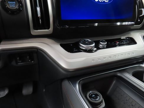 Used 2025 Ford Expedition Max Active image 62