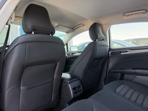 Used 2019 Ford Fusion SE FWD image 16