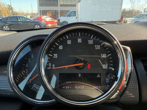 Used 2018 MINI Cooper 2-Door Hardtop image 17