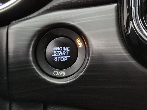 Used 2019 Jeep Grand Cherokee Laredo image 26