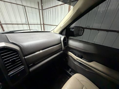 Used 2019 Ford Expedition XLT w/ Equipment Group 202A RWD image 18