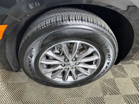 Used 2023 Buick Enclave Essence image 10