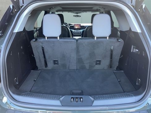 Used 2022 Ford Explorer XLT w/ Equipment Group 202A image 41