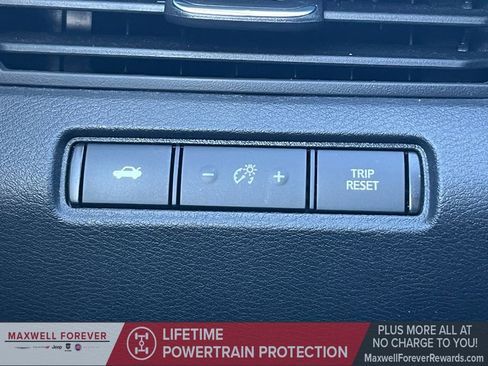 Used 2024 Nissan Altima 2.5 SV image 12